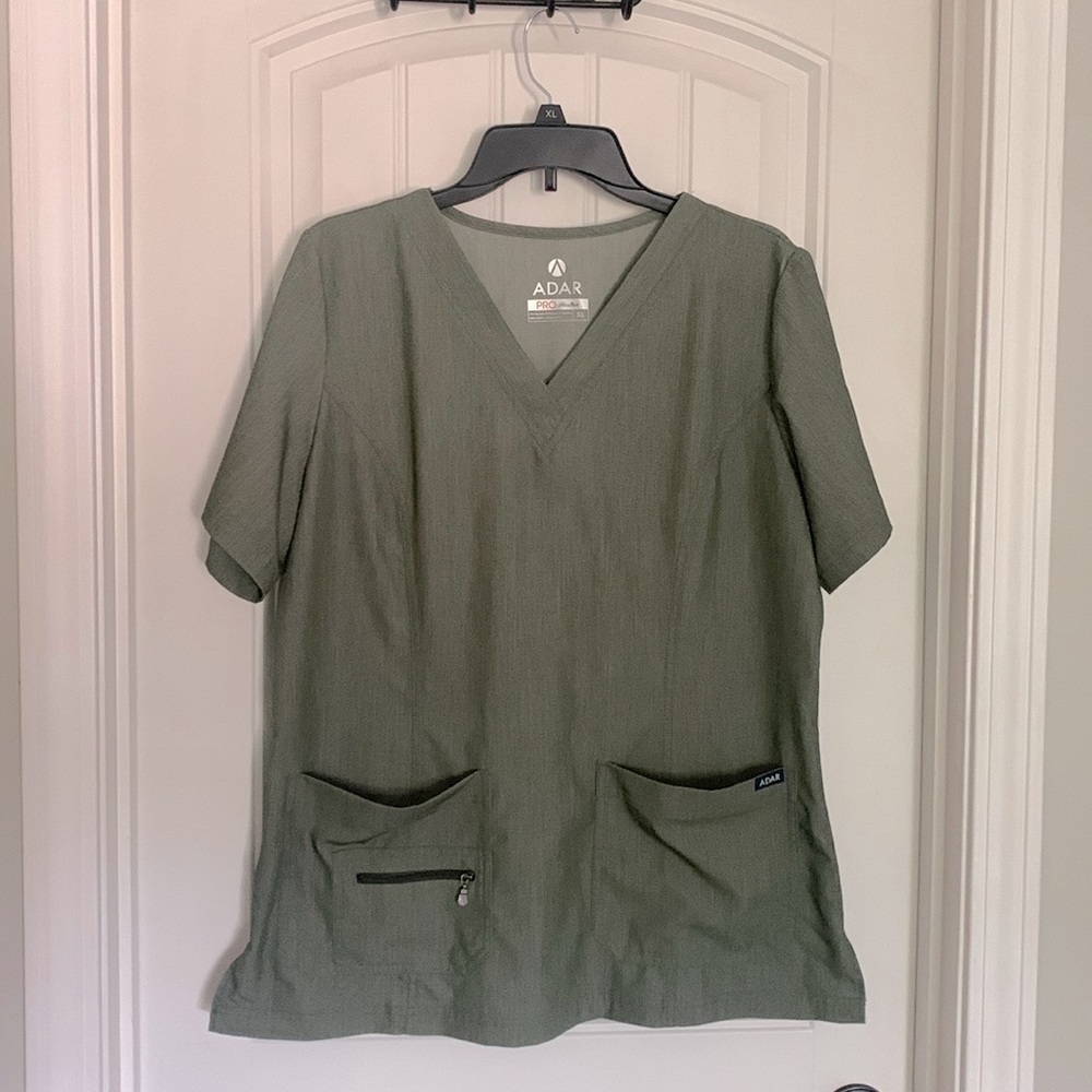 Adar scrubs- pants and top XL